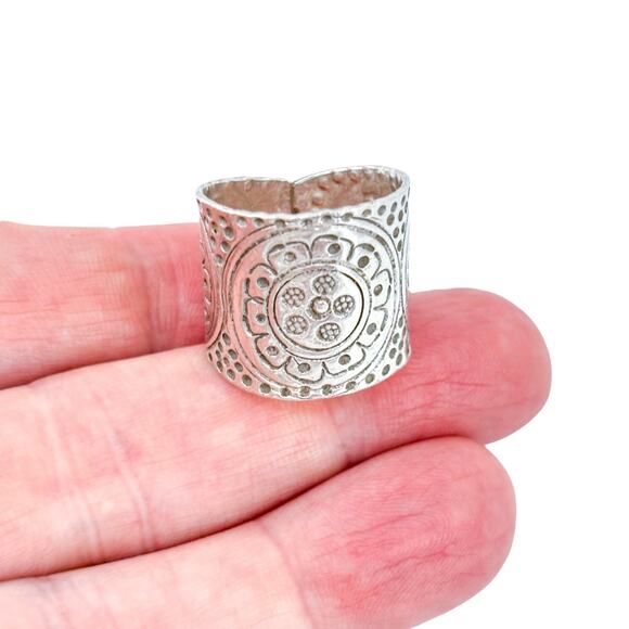 Vintage Sterling Silver 925 Wide Boho Patterned Ring Size 7.75 - Picture 1 of 9
